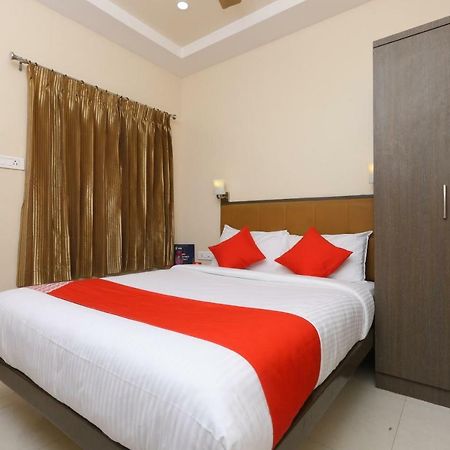 Oyo 14934 Kalyani Grand Hotel Madras Buitenkant foto