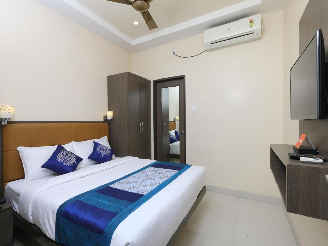 Oyo 14934 Kalyani Grand Hotel Madras Buitenkant foto