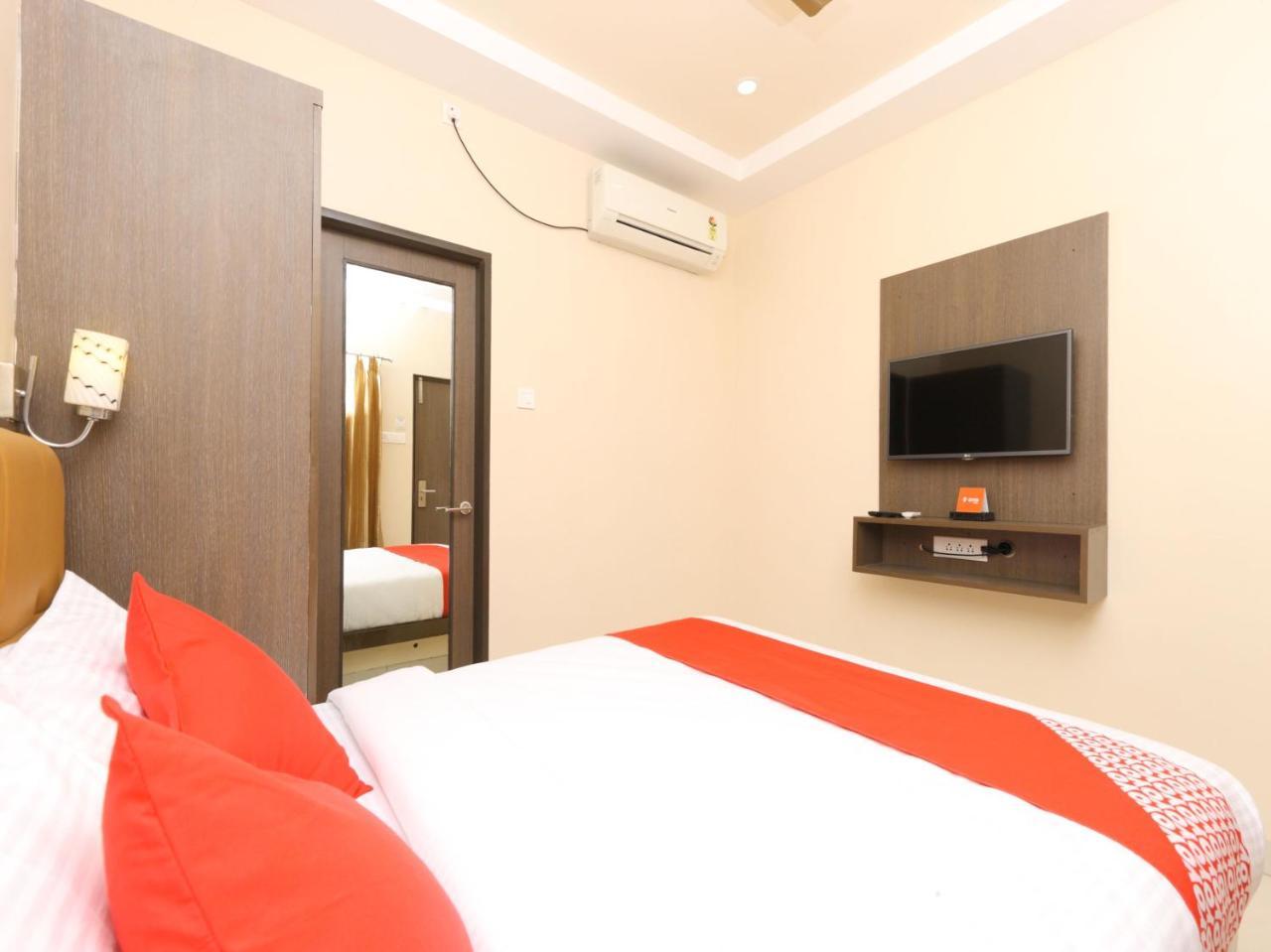 Oyo 14934 Kalyani Grand Hotel Madras Buitenkant foto