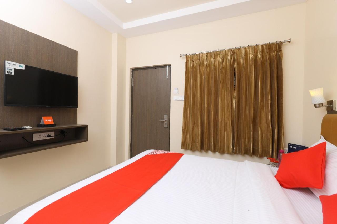 Oyo 14934 Kalyani Grand Hotel Madras Buitenkant foto